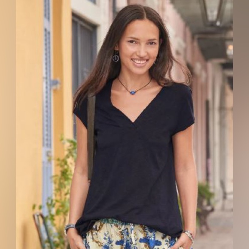 Mododoc Sundance. This tee boasts subtle, directional seaming that flatters.